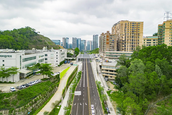 工程地点：深圳市龙岗区吉华街道辖区
工程建筑安装工程费：907.05万元
项目概况：吉华街道路网改造提升5.36公里，新建道路3.26公里，其中甘李二路西段、布坂联络道、联石路建成通车；非机动车道4.8公里，打通非机动车断点4处。