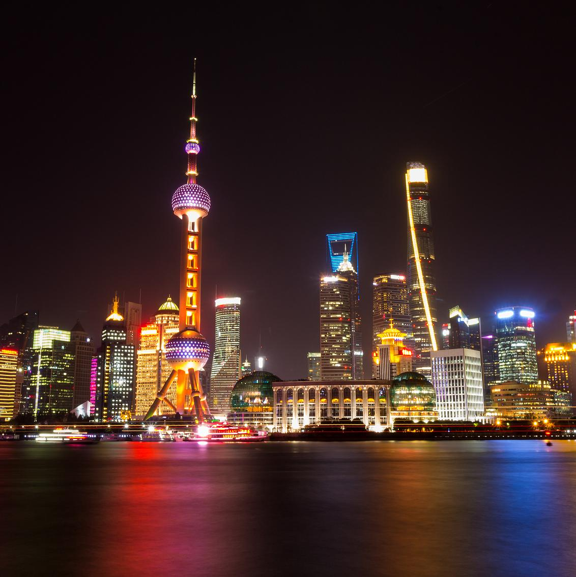 积极开拓内地市场，针对内地消费者需求进行产品推广，提供适合内地市场的食材组合。在主要城市开设品牌体验店，提升品牌知名度和市场占有率，计划未来三年内开设10家体验店
