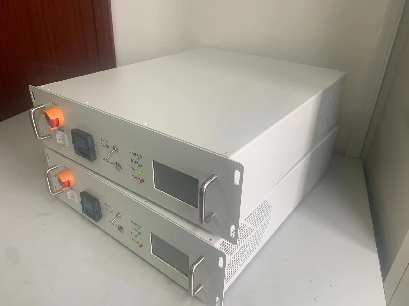 kW级水冷光纤输出半导体激光系统