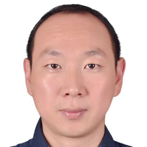 深圳腾讯科技担任人力资源总监职务。余先生曾任华为海外区域HRD，片区总裁助理等职务