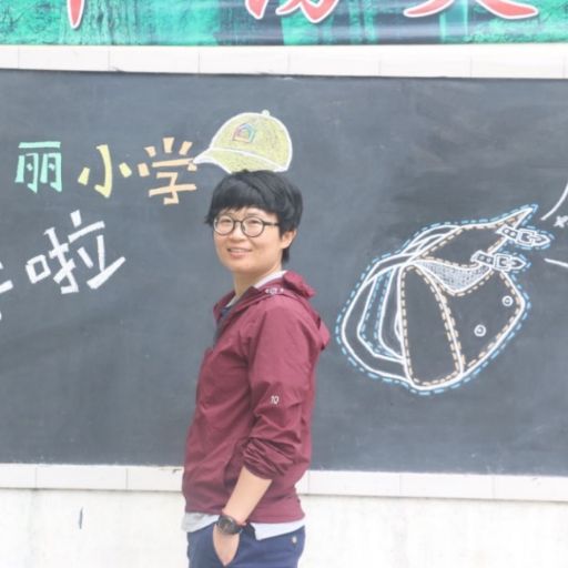 曾任美丽中国项目保山地区负责人、北京分众传媒公益基金会秘书长。十年乡村支教项目执教及管理经历。