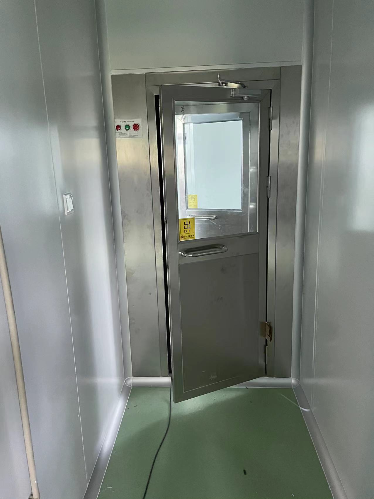 坤靈風淋室安裝現(xiàn)場