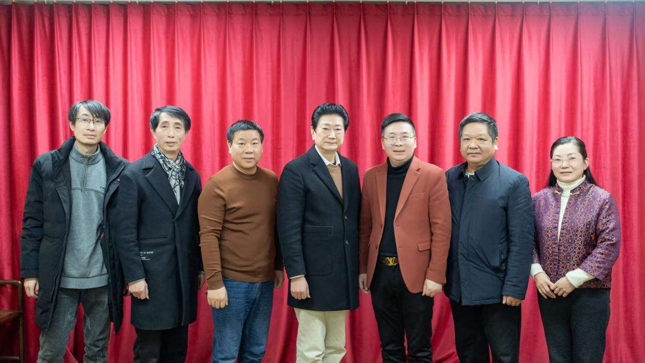 发展推进阶段：
2025 年 2 月 19 日，委员会秘书组拜访太子奶品牌创始人李途纯，就县域经济发展与乳业产业布局展开深入交流，探讨合作机会，助力乡村振兴。
2025 年 3 月 5 日，中国民族贸易促进会理事主席团主席汪培建一行莅临委员会进行交流，双方就推动民族经济和生态环境协调发展等方面进行探讨，强调了委员会在推动县域经济数字化转型和绿色发展方面的努力和成就4。
2025 年 3 月 28 日，福建今古通生物科技有限公司董事长郭正光一行到访委员会，双方就生态产业发展、数字化转型及企业合作等议题进行深入交流，探讨如何通过合作推动生态产业与数字化发展深度融合，为福建县域经济注入新活力。
从成立到 2025 年 4 月，该委员会积极开展各项活动，致力于推动生态产业与县域经济的深度融合，通过政策引导、技术支持和市场拓展等多方面努力，为县域经济的可持续发展注入新活力。未来，随着国家对生态文明建设的日益重视，委员会有望在推动生态产业县域经济发展方面发挥更大作用。