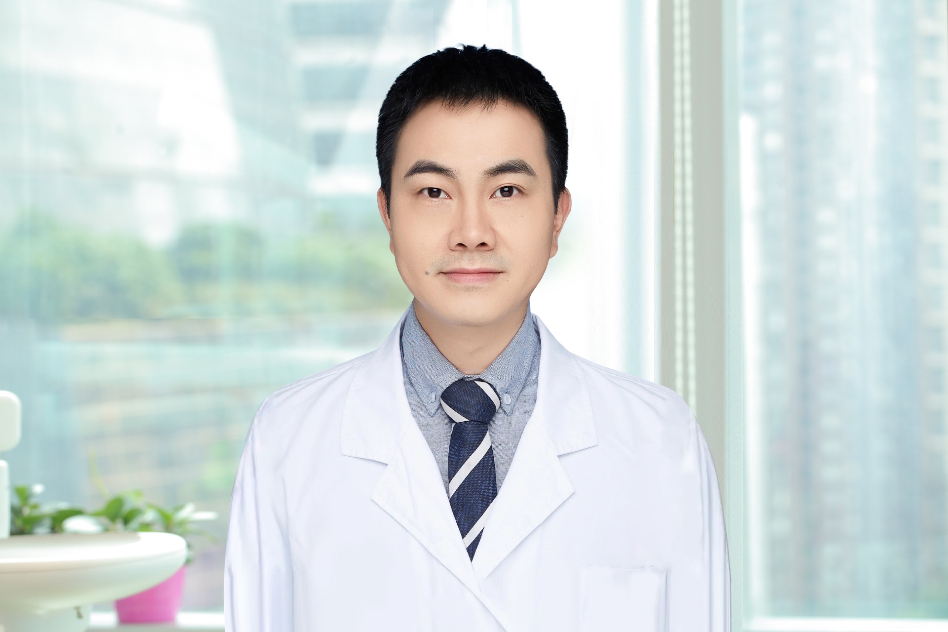 出诊城市:广州
妇产科、妇科肿瘤专科、生殖及妇科内分泌专科
中山大学中山医学院硕士
中山大学孙逸仙纪念医院妇产科医生
宫颈机能不全 | 产后漏尿松弛治疗 | 宫腔镜手术 | 腹腔镜手术 | LEEP刀手术 | 宫颈疾病 | 妇科良恶性肿瘤 | 不孕不育 | 痛经 | 月经异常 | 多囊卵巢综合征 | 围绝经期保健