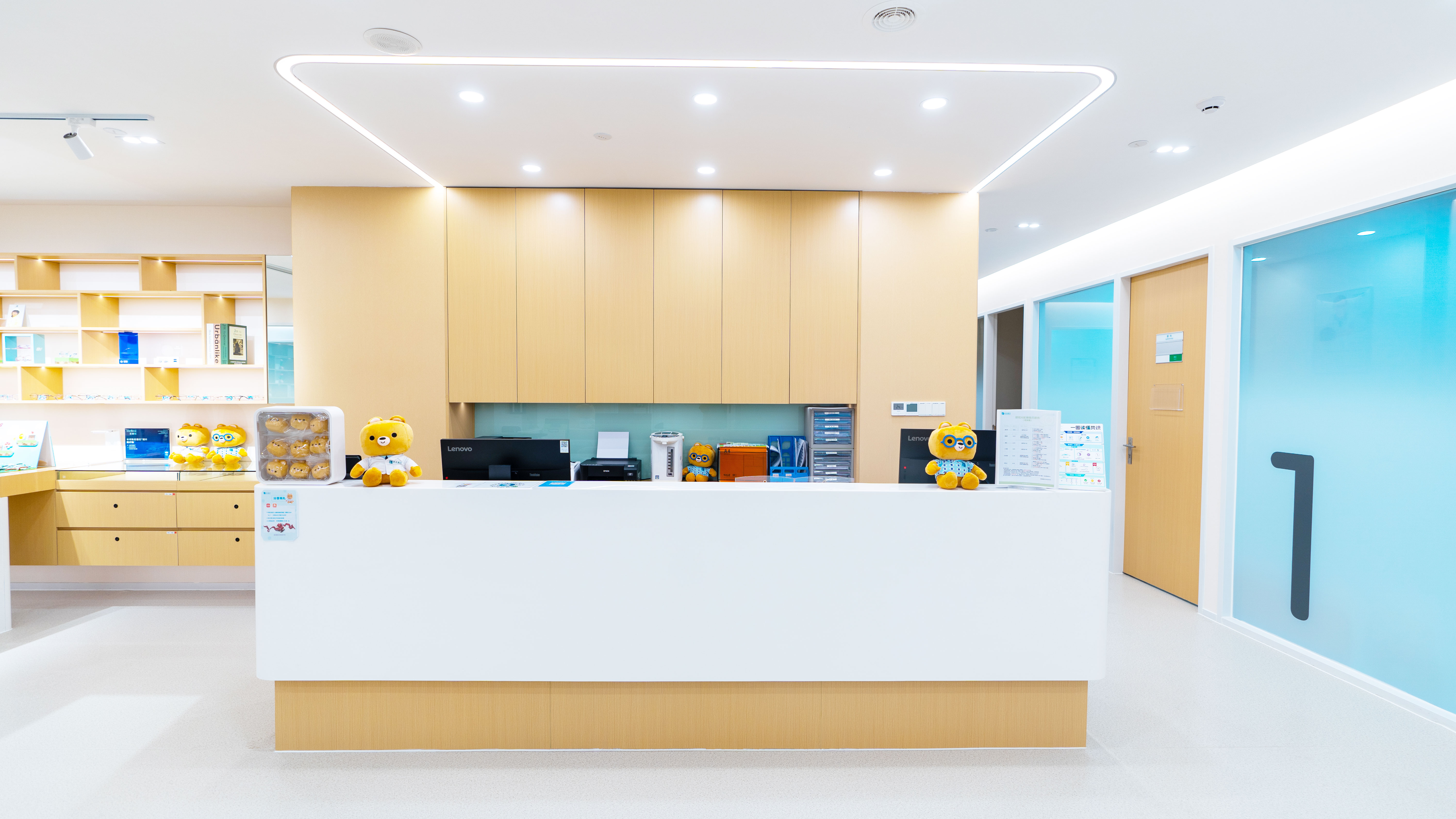 
2015
■ Guangzhou Zhujiang New City outlet and Beijing Chaoyang CBD outlet have opened successively.
■ The number of full-time doctors has exceeded 30, and the scale and professional strength of the institution continue to grow.
2016
■ Chengdu's first outlet, the high-tech outlet, opened, and Zhuozheng Medical started its deployment in the southwest region.