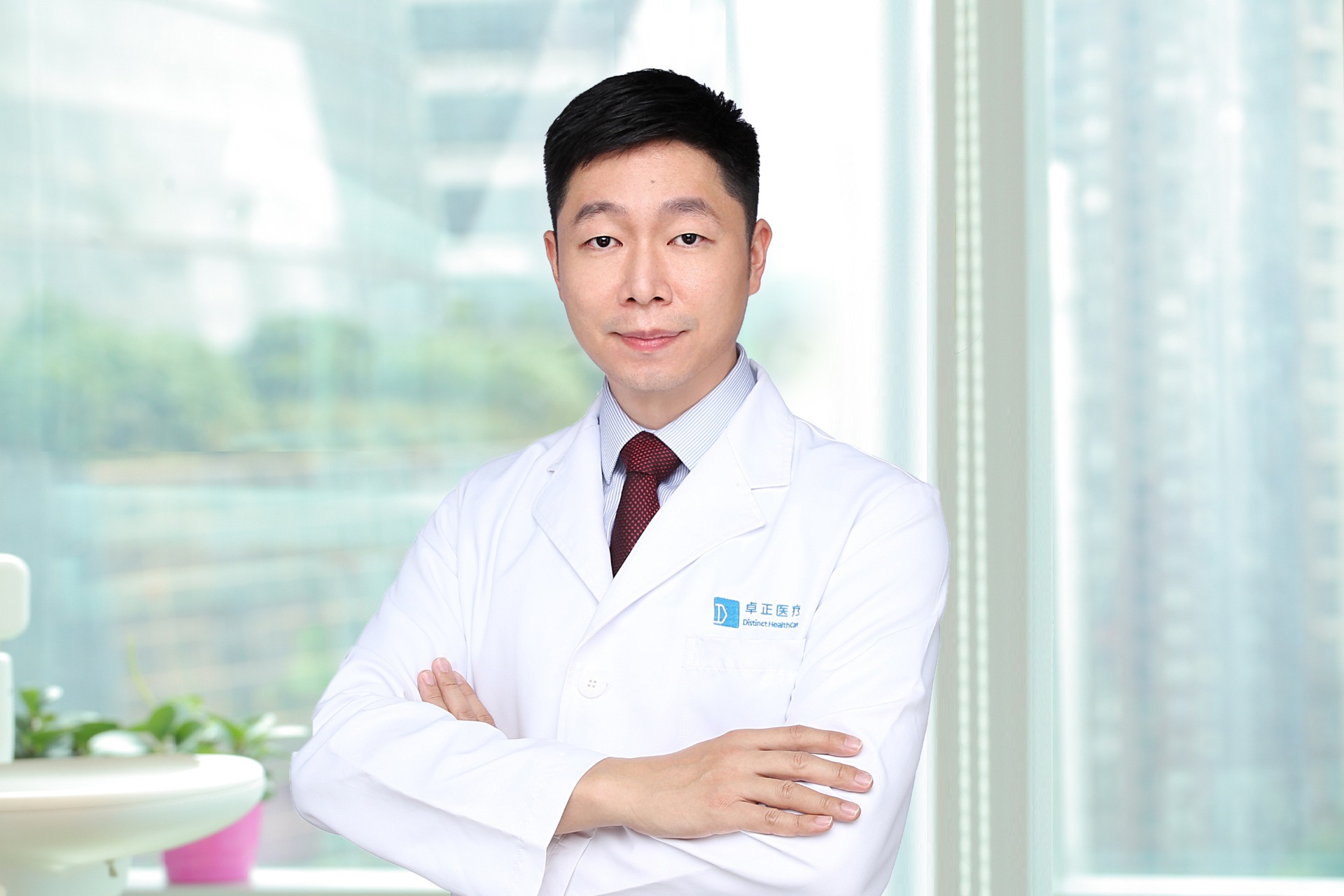 出诊城市：广州
耳鼻喉科、过敏反应科
华中科技大学同济医学院博士
美国迈阿密大学米勒医学院访问学者
原华中科技大学附属武汉市第一医院耳鼻喉科医生
耳鼻喉内镜检查 | 过敏性鼻炎/免疫治疗 | 儿童及成人鼾症 | 鼻窦炎 | 中耳炎 | 腺样体、扁桃体切除术 | 功能性鼻窦内窥镜手术 | 鼻中隔矫正术 | 鼓膜切开置管术 | 鼓膜修补术 | 耳廓畸形矫正术 | 会厌囊肿 | 声带息肉切除术