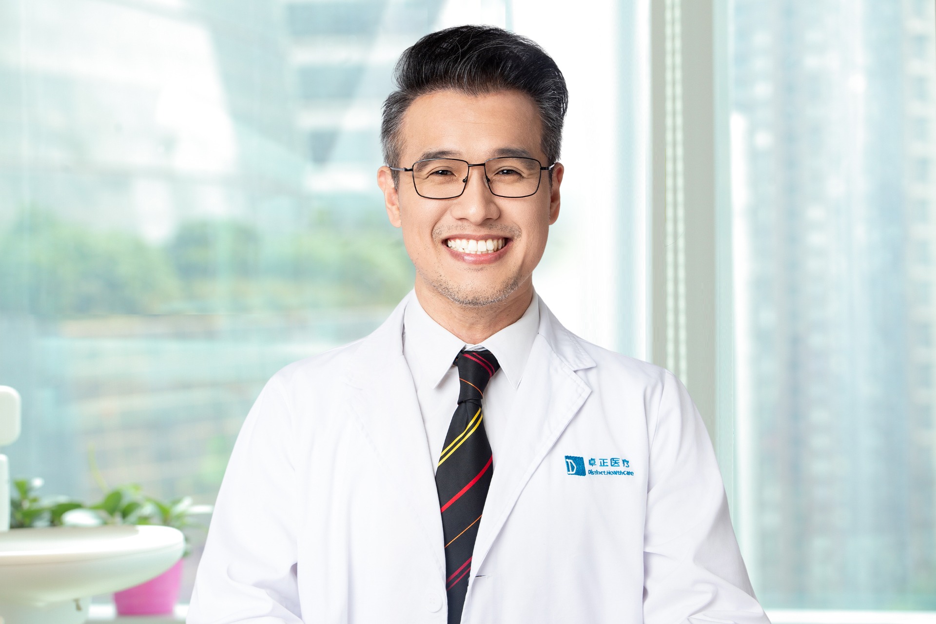 出诊城市：广州
内全科、全科
马来西亚国际医科大学学士
原马来西亚槟城中央医院全科及骨科医生
呕吐 | 腹泻 | 便秘 | 咳嗽 | 哮喘 | 过敏性鼻炎 | 妇科及乳腺疾病 | 甲状腺结节 | 感染性疾病 | 泌尿系统疾病 | 四肢及脊柱骨折 | 关节韧带及软组织损伤 | 四肢及脊柱骨折（外科） | 关节韧带及软组织损伤（外科）
