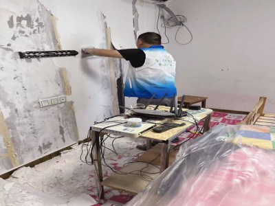 墙壁粉刷后开裂是装修常见问题，主要原因可分为结构、材料、施工工艺和环境四类，珠海市天天清洁服务有限公司具体分析如下