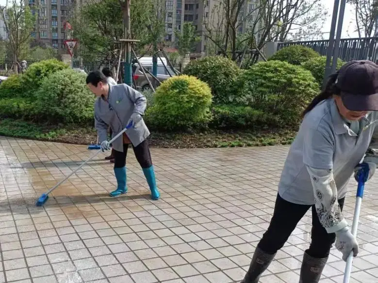 以下是珠海市天天清洁服务有限公司对开荒清洁服务与日常保洁服务在服务对象、内容、频率及标准上的差异对比：
