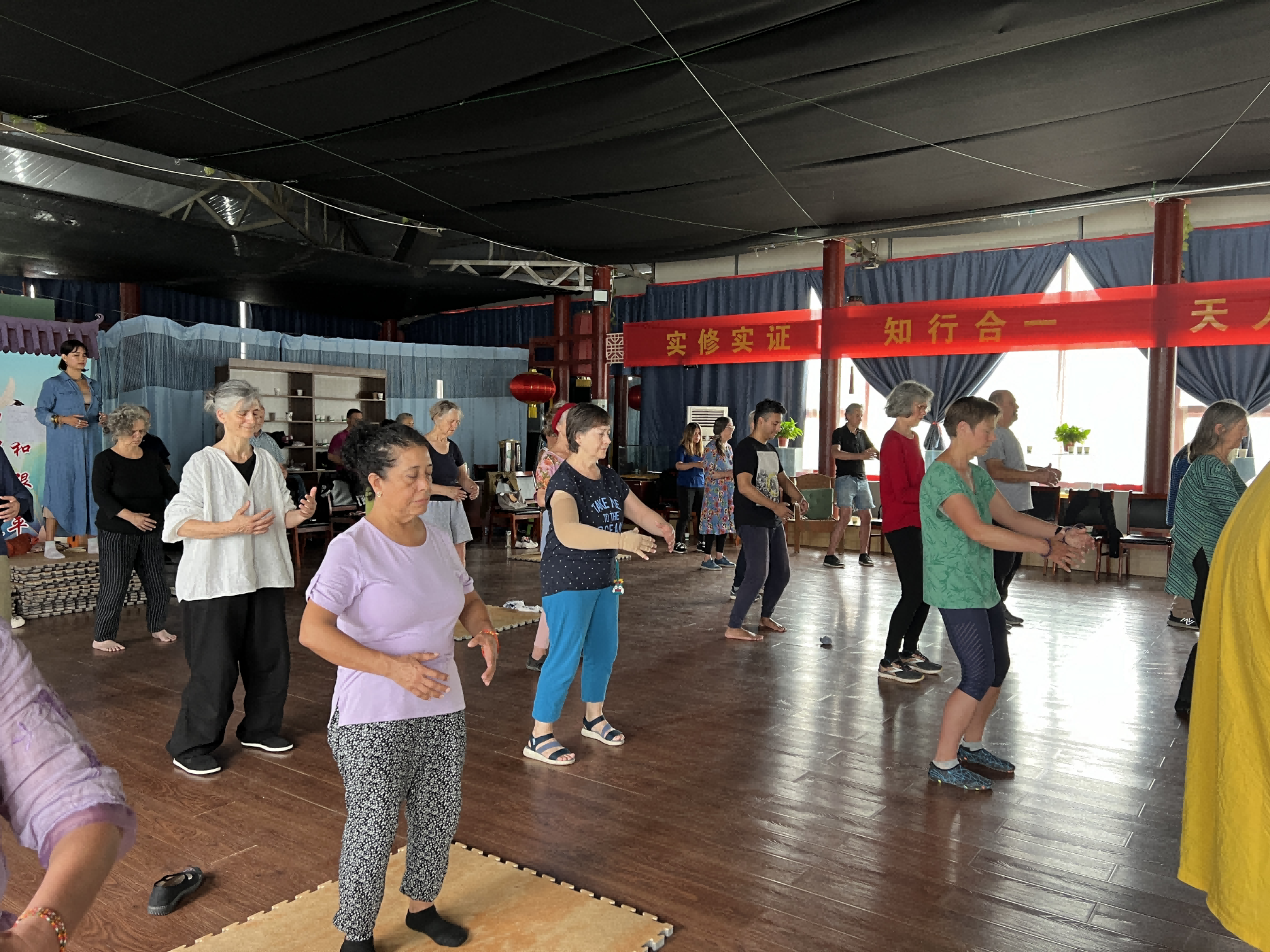 international friends from 19 countries carried out a one-month practice of traditional Chinese medicine guiding and health care here.