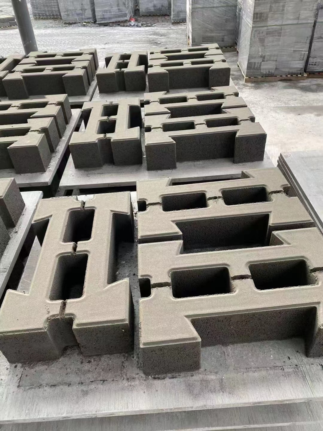 I-shaped hydraulic block