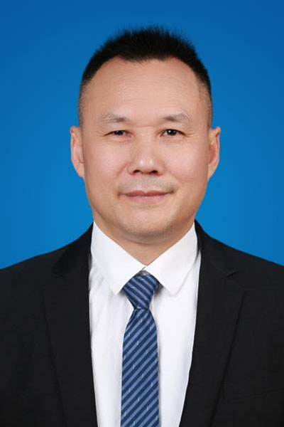 曾任职于恩施州清江外国语学校和恩施芳华中学。从事教育工作25年，具有丰富的教学经验，教育教学效果良好，所带班级在历年高考中取得优异成绩，多次被评为“优秀老师”“模范班主任”，所带班级，班风纯正，学风优良。