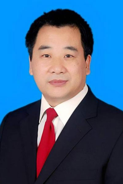 曾任职于咸丰县第一中学。从教四十余年，有三十多年的班主任工作经验，所教过的学生有多名考入清华北大，985，211。工作期间多次评为优秀工作者或优秀共产党员。多篇论文在省州县交流或发表，多次获州县公开课一等奖。