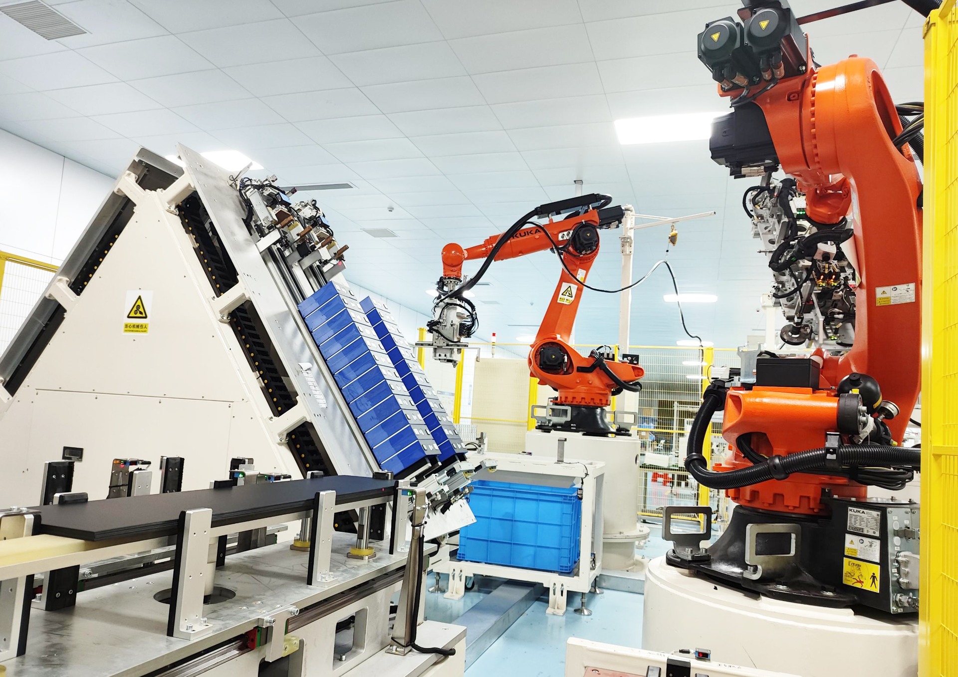 With its independently developed automated stacking equipment, NOVA-X Energy achieves high-precision and high-efficiency stacking of battery cells. By integrating a strict testing system, the safety and reliability of the battery PACK (PACK) are ensured, significantly enhancing energy density and output power.