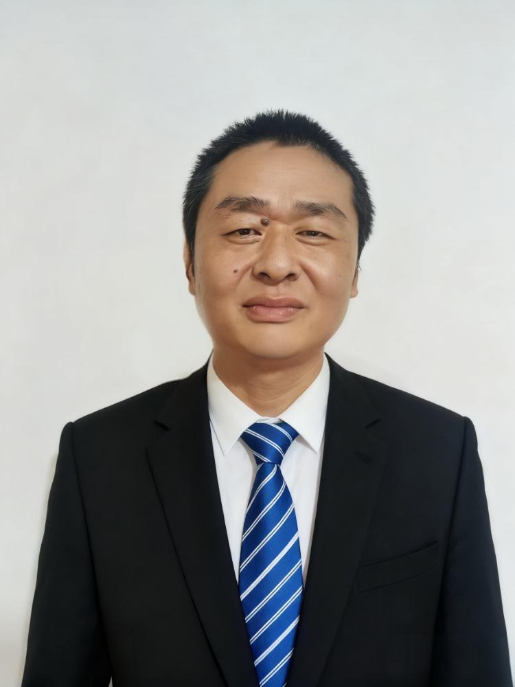 本科和硕士毕业于华东师范大学应用统计专业，曾在盖洛普（中国）公司任职了15年数据统计专家，后于2023年取得上海财经大学应用统计专业博士学位，一直专注于数据处理和统计相关的研究与应用，在人工智能产品架构领域积累了极为丰富的经验，2025年加入益帕瓦公司任职大数据&算法专家，助力公司在产品研发以及技术交付等方面的整体能力实现快速提升。