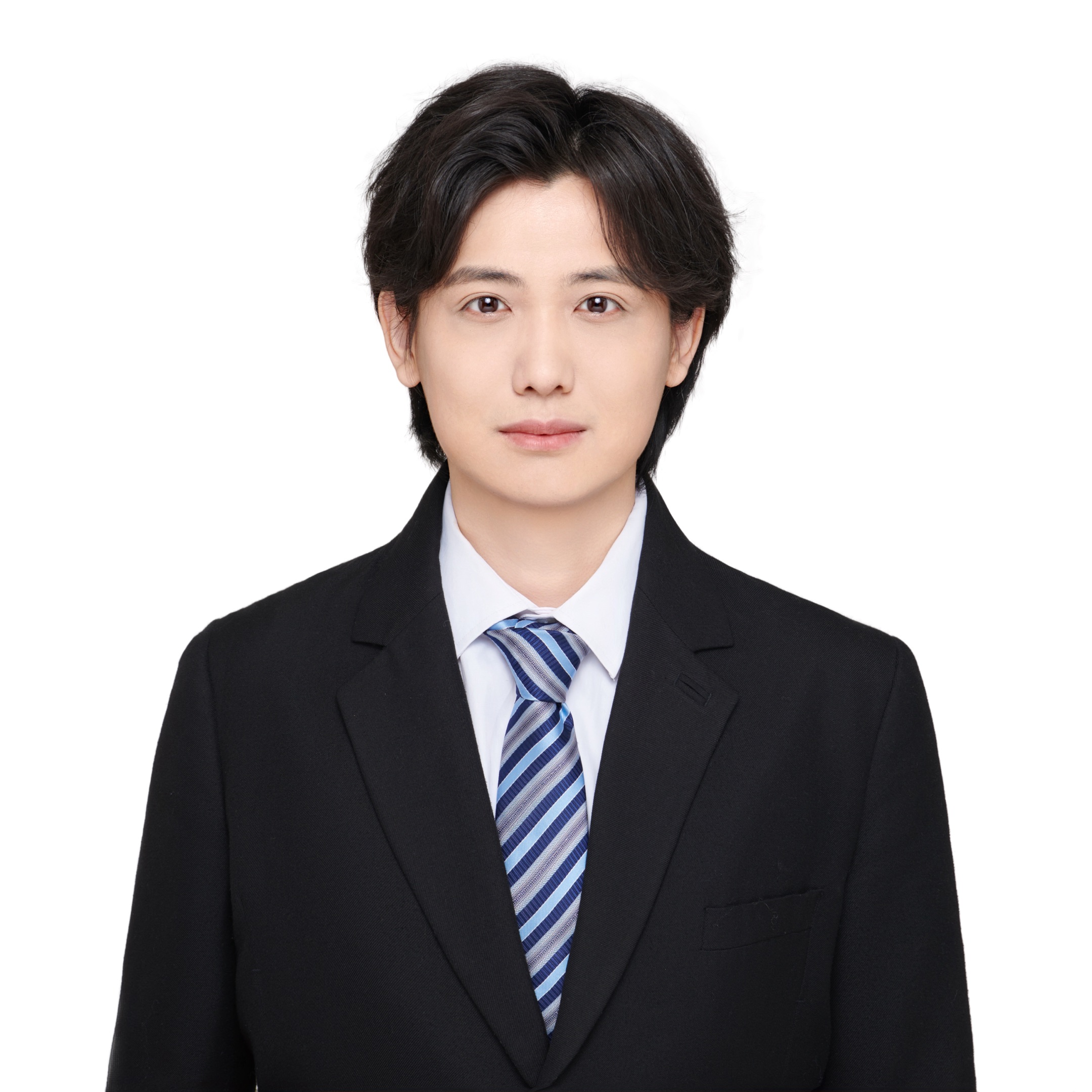 意大利都灵理工大学电气工程硕士，曾任职国网冀北公司，深耕变电检修、项目管理等领域，主导村网改造、参与安全管理提升等项目，兼具一线实操与管理经验。2025年加入益帕瓦公司任职助理方案经理，以扎实技术功底与国际视野，助力电网行业技术方案和项目管理工作。