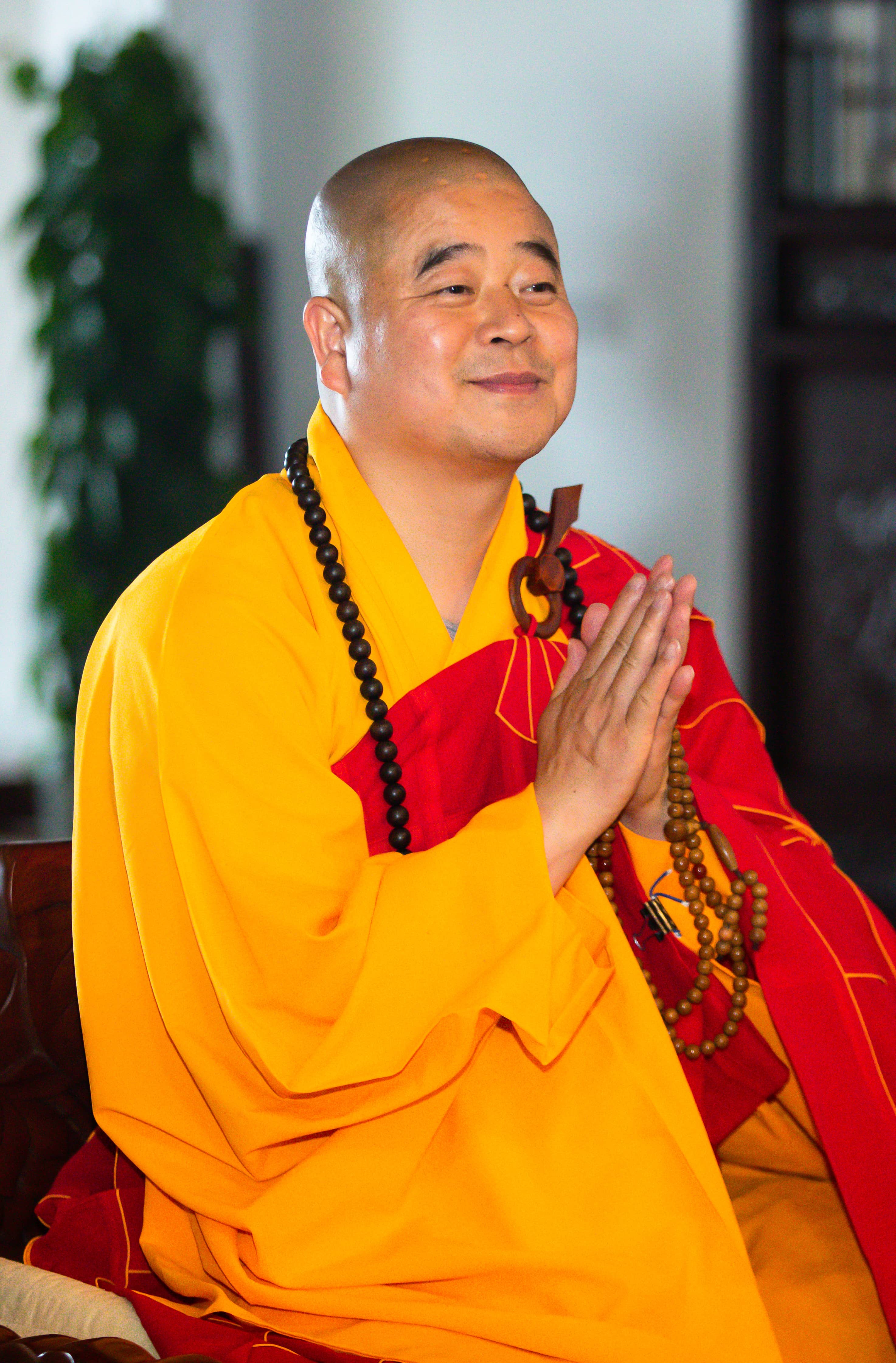 道元法师出家于1992年，俗名马飞云。