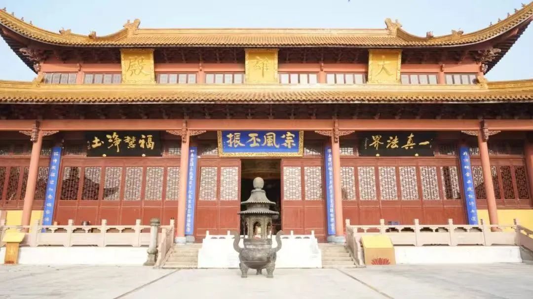 近年来，福慧寺融合传统与现代，探索多元弘法路径：
● 2023年，举办“四无量心音乐会”，以梵呗唱赞、古琴演奏等艺术形式诠释慈悲理念；同期完成福慧电梯、福慧路扩建，提升寺院服务功能；
● 2024年寺院标识导视牌安装完毕！（介绍、向导、消防安全警示等）
● 2024年启动“福慧净茶”活动，推广禅茶文化；
●2025年福慧路上户外弥陀石像和弘一大师《阿弥陀佛经》照壁落成。
●2025年创办福慧寺读书会，通过经典研读深化道德教育，提升大众身心清净、促进文化交流。
●2025年开办寺院数智化官网、AI/智能体弘法运营、场所信息化管理、寺管会钉钉对接协同。