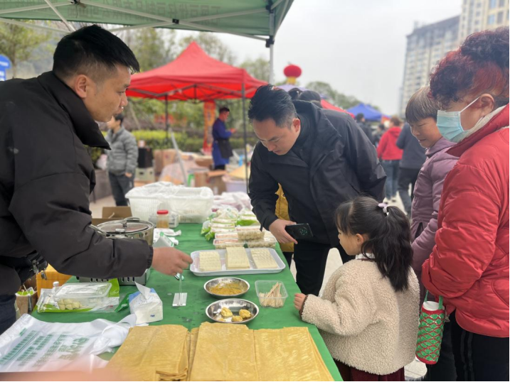 人间烟火与地摊经济促进新经济发展——解码遵义赶场活动的“热效应”与“新动能”