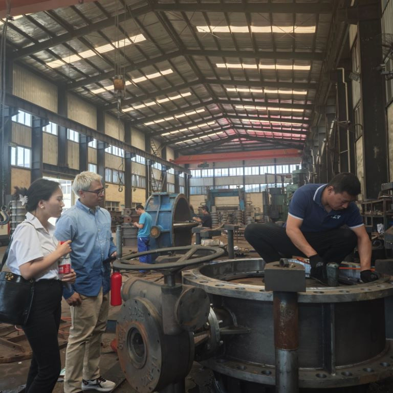 Ecuador Christian guachun customers to visit the factory on the spot