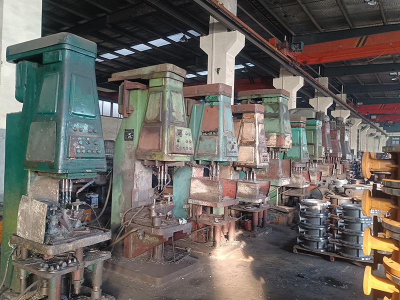 How does the reduction valve work?