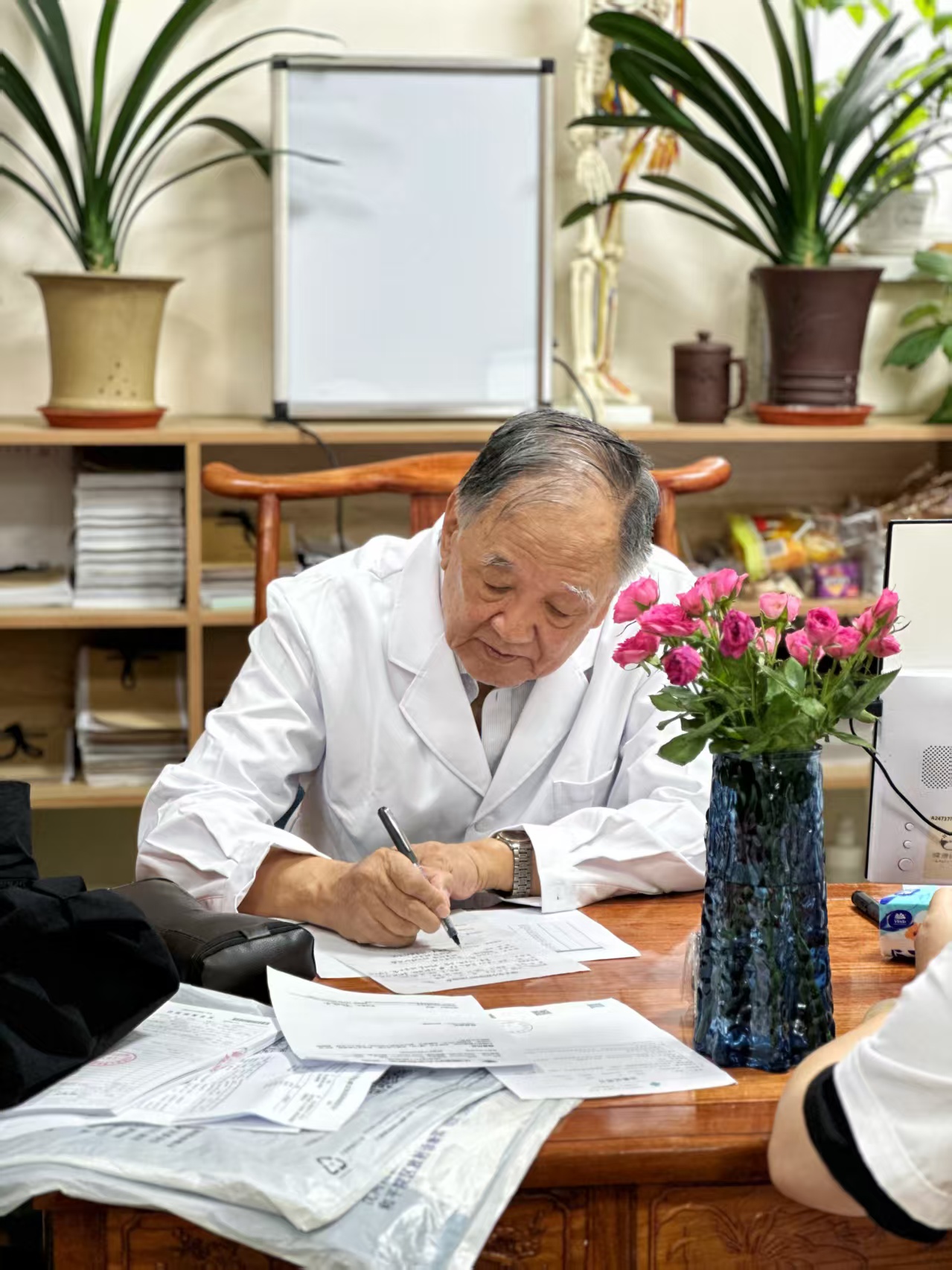 伊广谦教授