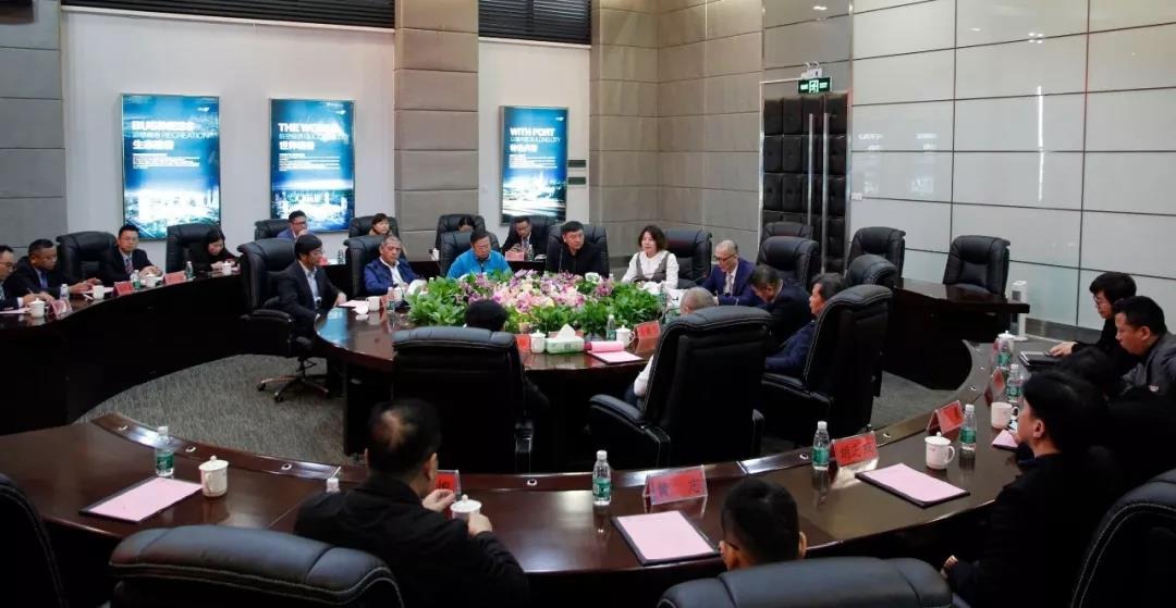 中亚国际跨境电商产业城圆满揭牌