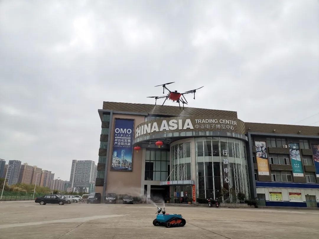 中亚联合酷农“无人机+无人车”进行园区全面消杀