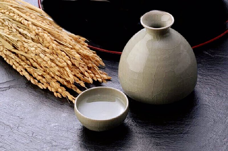 tokkuri-and-ochoko-and-inaho