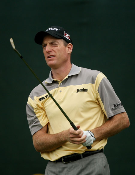       吉姆·福瑞克(Jim Furyk，1970年5月12日-)美国著名职业高尔夫球手。1992年转入职业，2003年获得美国公开赛冠军，2010年荣膺年度美国职业高尔夫协会最佳球员。
      2010年的联邦杯总决赛和2010年的联邦杯， 赢得1000万美元奖金!
      2010年 Verizon 传统锦标赛。
      2010 年3月 Transitions 锦标赛
      高尔夫世界排名榜:第5(截止2010.12.29)
      高尔夫世界排名榜:第7(截止2011.1.18)
      高尔夫世界排名榜:第10(截止2011.2.9)
      吉姆·福瑞克近几年来一直发挥稳定。 他以他不一般的转圈式挥杆闻名。 外号研磨机。 吉姆·福瑞克生于美国宾州的West Chester. 他小时候生活在匹兹堡， 跟随父亲学习高尔夫， 他父亲是附近一家俱乐部的教练。 1988年高中毕业后， 他是很出色的篮球和高尔夫球运动员。 他进入亚利桑那大学， 1992年转入职业。